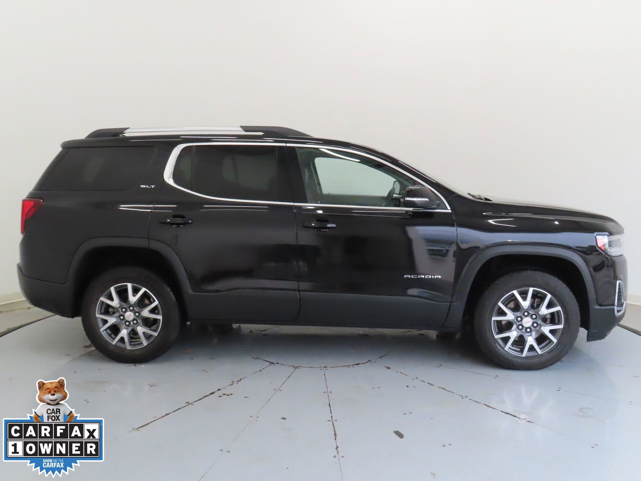 Used 2023 GMC Acadia SLT image 2