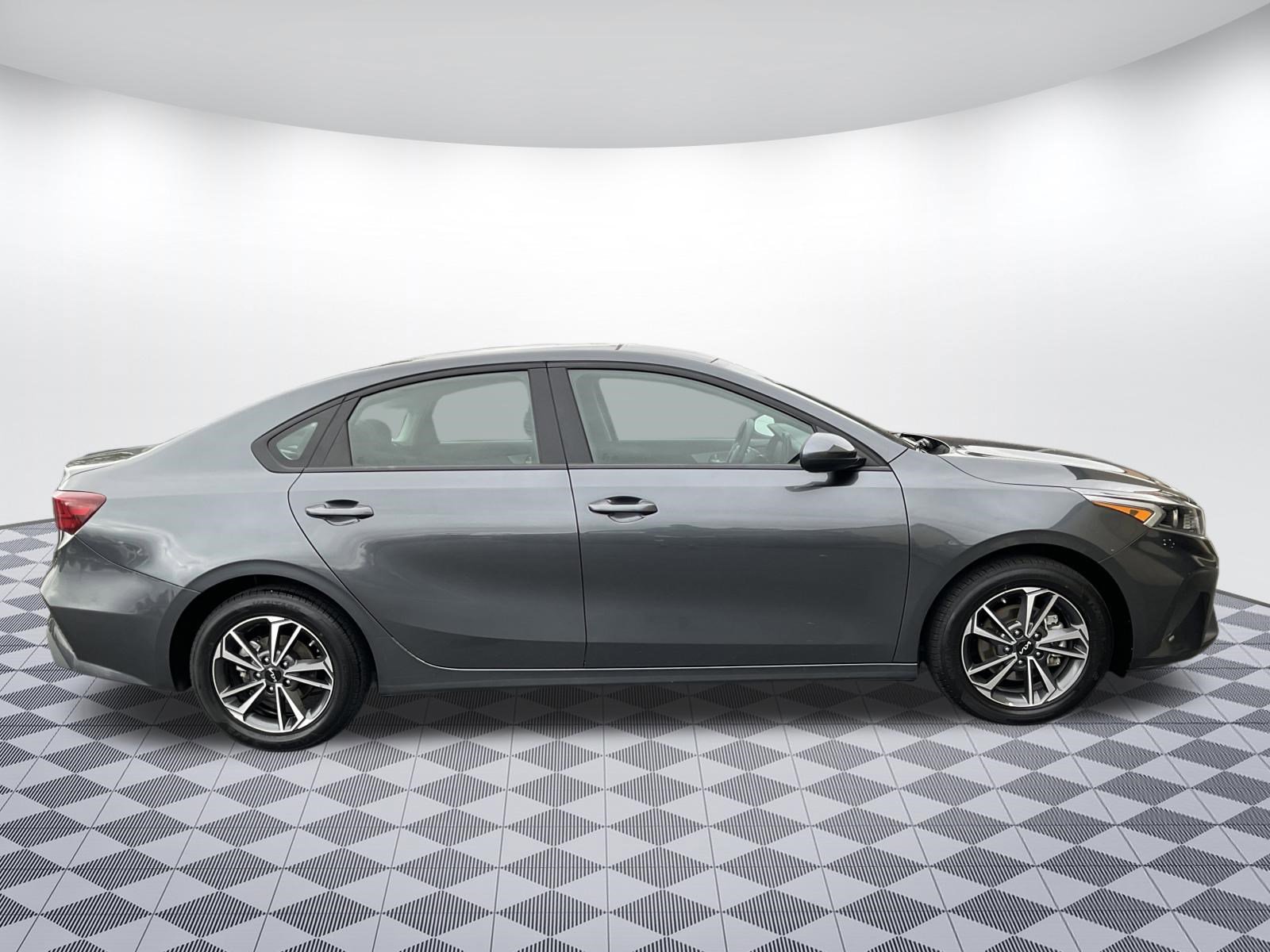 Used 2024 Kia Forte LXS FWD image 2
