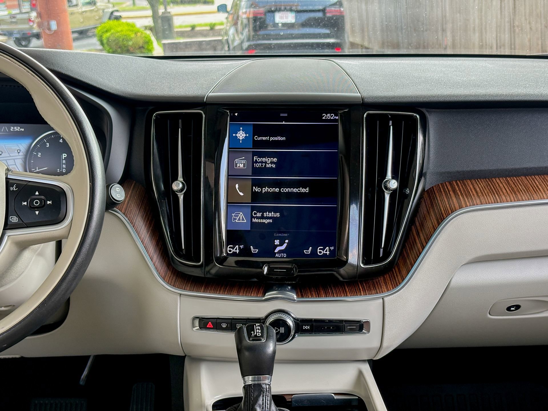 Used 2021 Volvo XC60 T5 Momentum w/ Advanced Package image 22