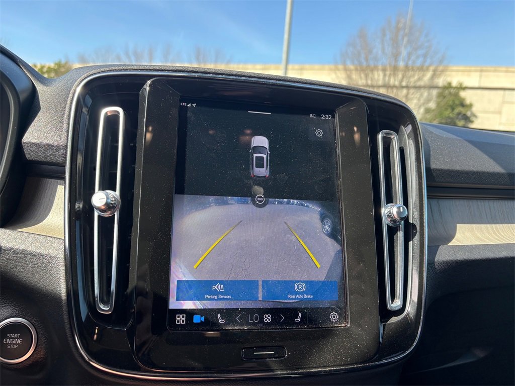 Used 2023 Volvo XC40 B5 Plus w/ Protection Package Premier image 18