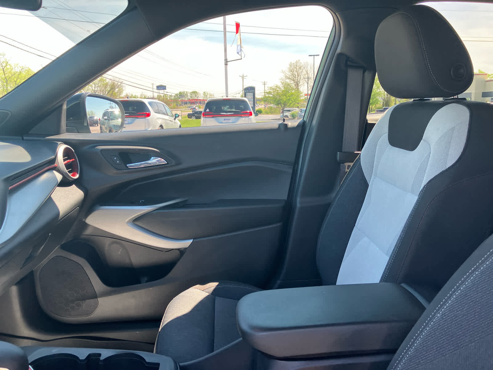 Used 2024 Chevrolet Trax RS w/ Sunroof Package image 10