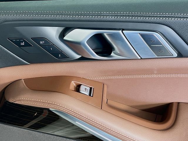 Used 2021 BMW X7 xDrive40i w/ Premium Package image 32