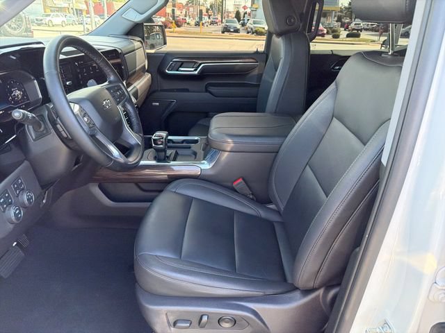 Used 2024 Chevrolet Silverado 1500 LT Trail Boss w/ LT Trail Boss Premium Package AWD/4WD image 10