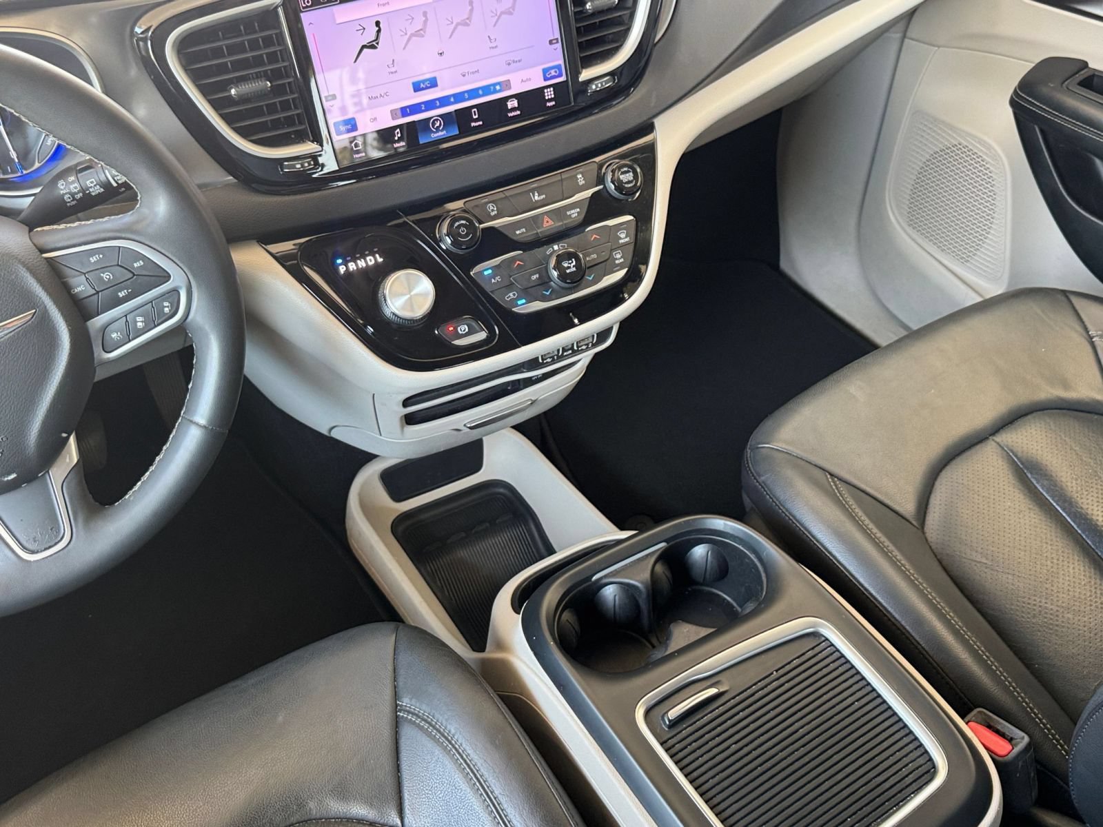 Used 2022 Chrysler Pacifica Touring-L FWD image 39