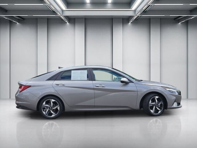Used 2023 Hyundai Elantra Limited FWD image 3