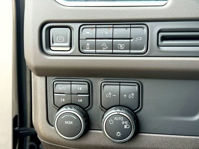 Used 2022 Chevrolet Suburban Z71 w/ Luxury Package image 14