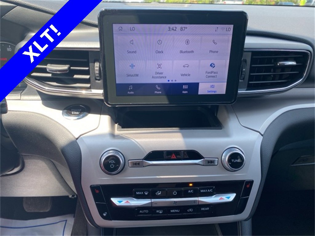 Used 2024 Ford Explorer XLT w/ Equipment Group 202A image 4