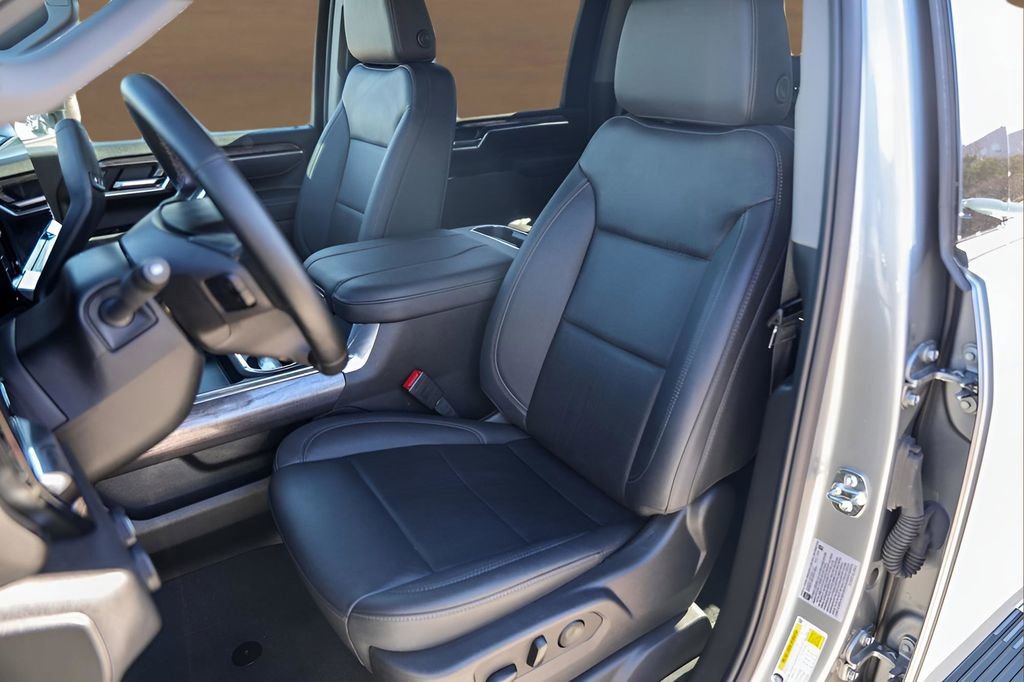 Used 2025 Chevrolet Silverado 2500 LTZ w/ LTZ Convenience Package image 7