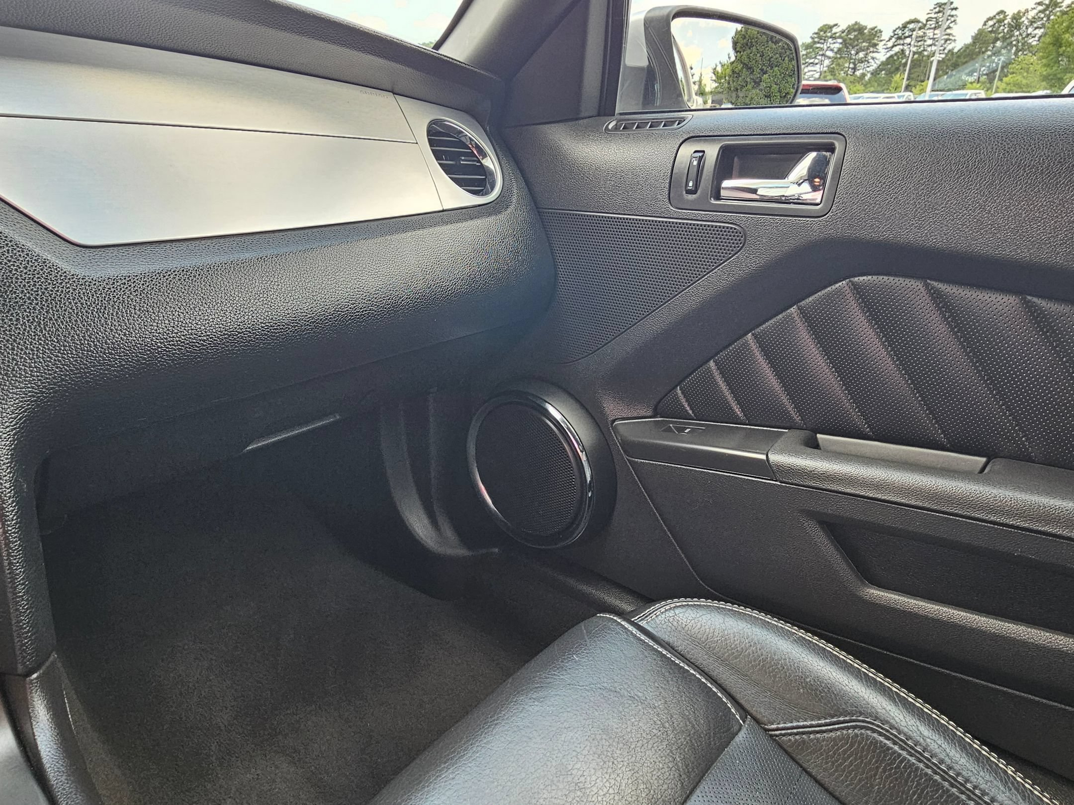 Used 2010 Ford Mustang GT Premium RWD image 11