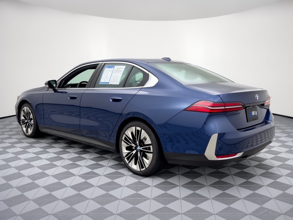Used 2026 BMW 530i RWD image 3