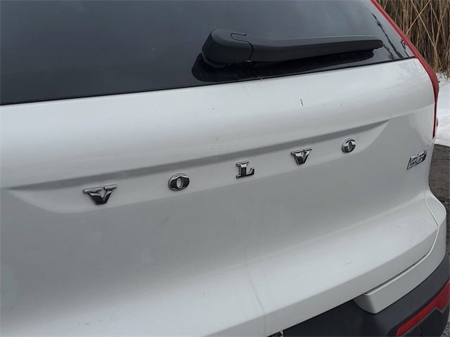 Used 2025 Volvo XC40 B5 Core image 31