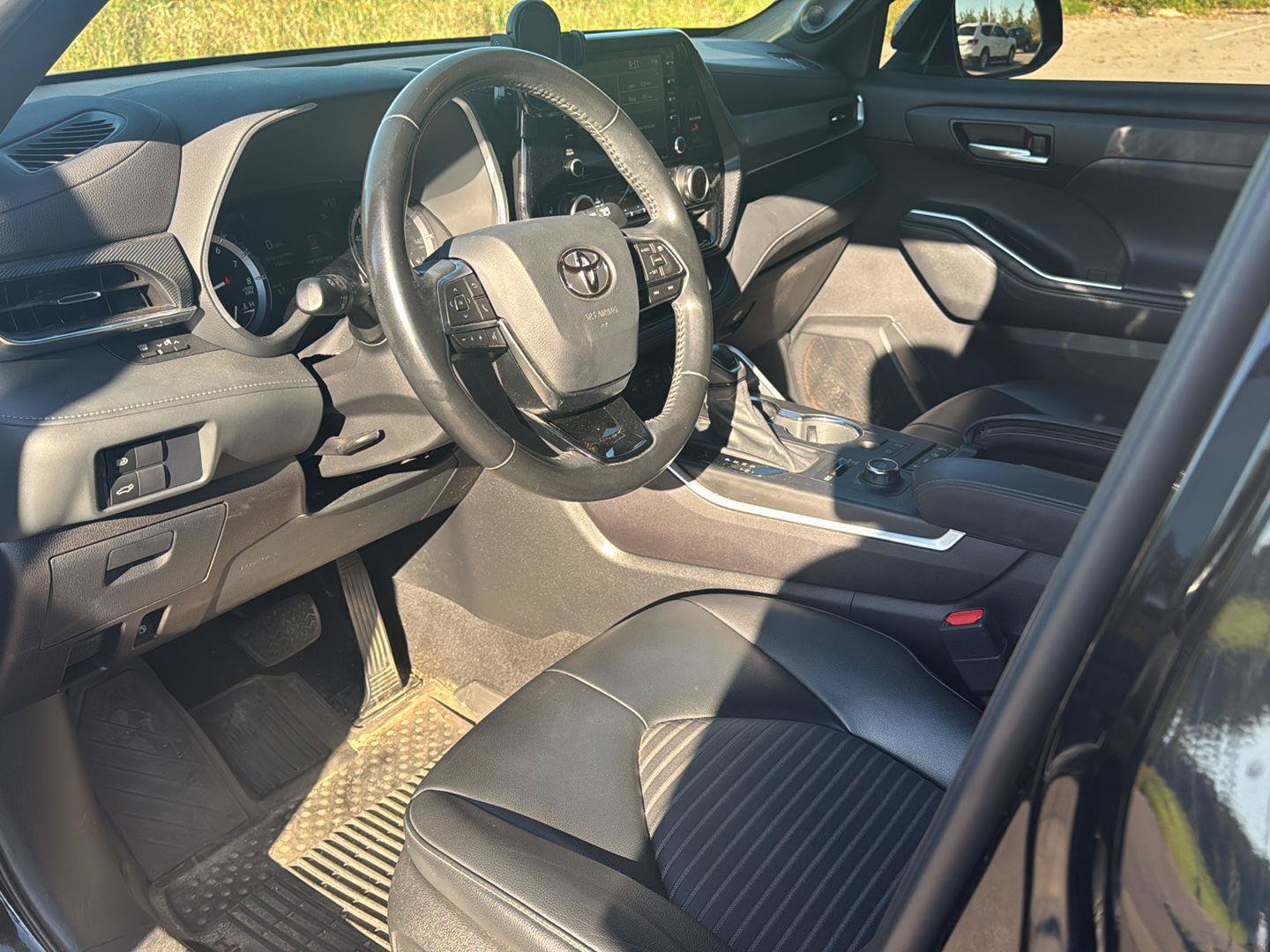 Used 2021 Toyota Highlander XSE AWD/4WD image 11