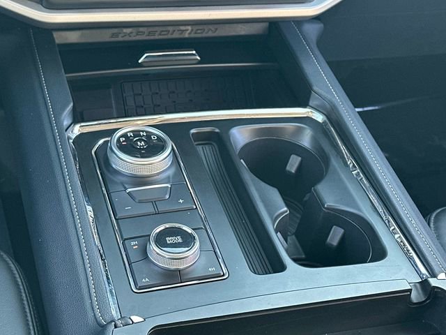 Used 2024 Ford Expedition XLT image 5