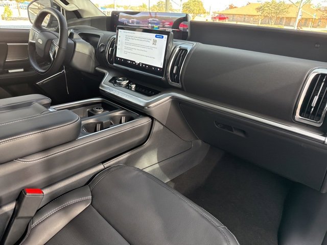 New 2025 Ford Expedition Platinum image 12