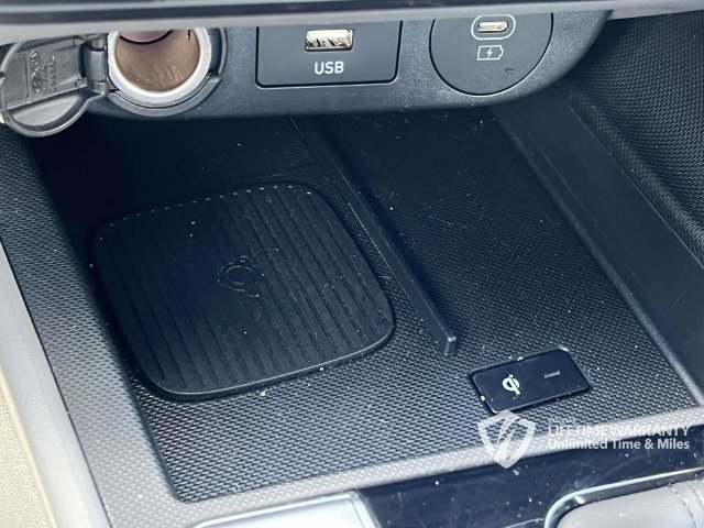 Certified 2025 Hyundai Elantra SEL FWD image 36