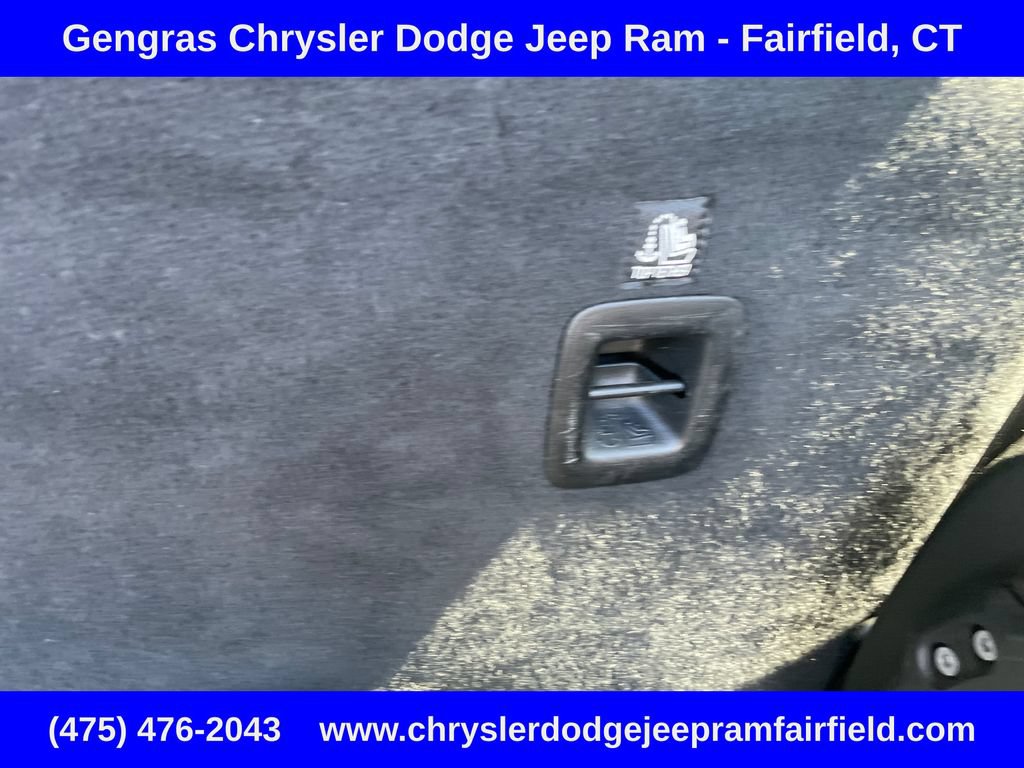 Used 2019 Jeep Wrangler Unlimited Sahara AWD/4WD image 35