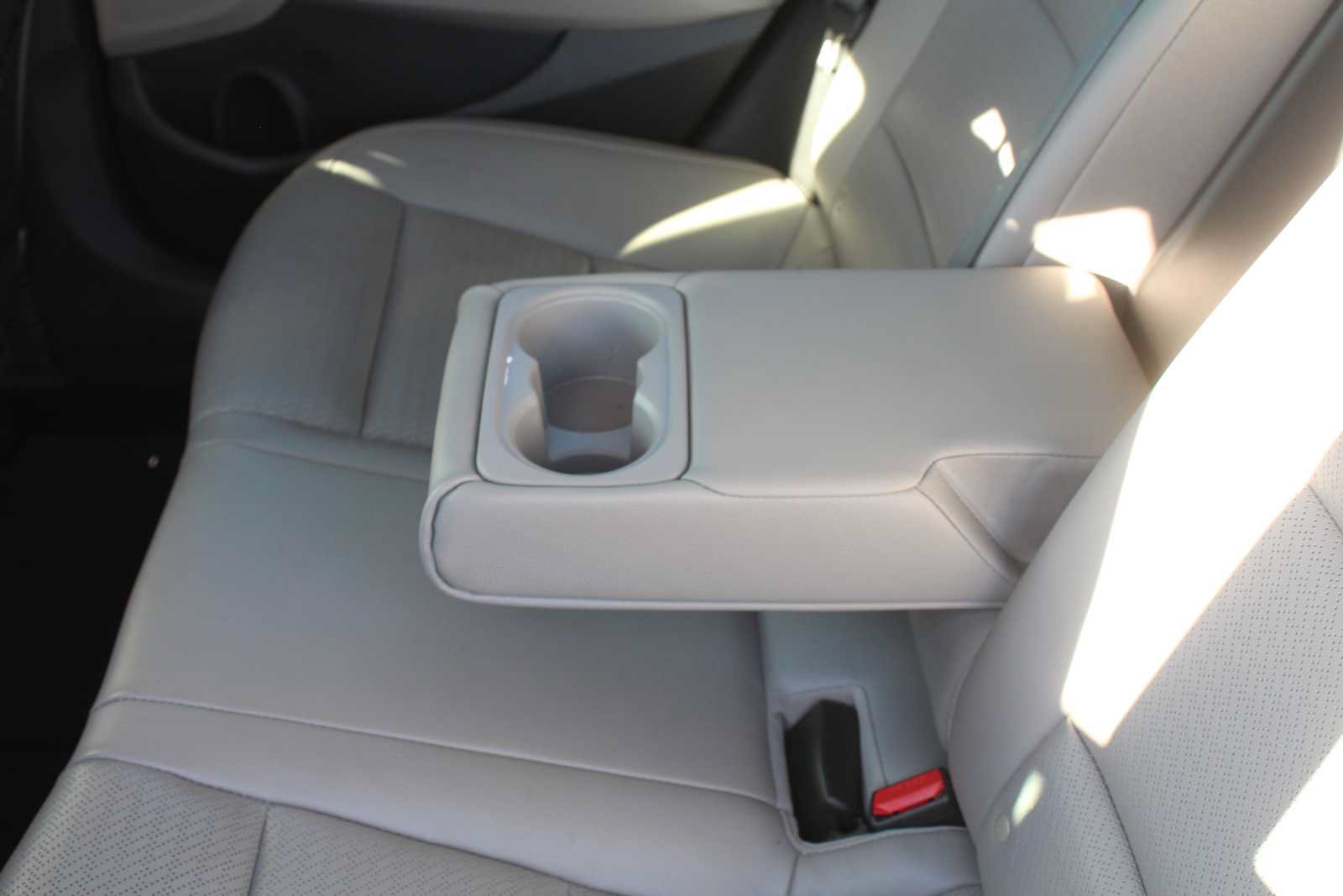 Used 2017 Hyundai Elantra Limited FWD image 25