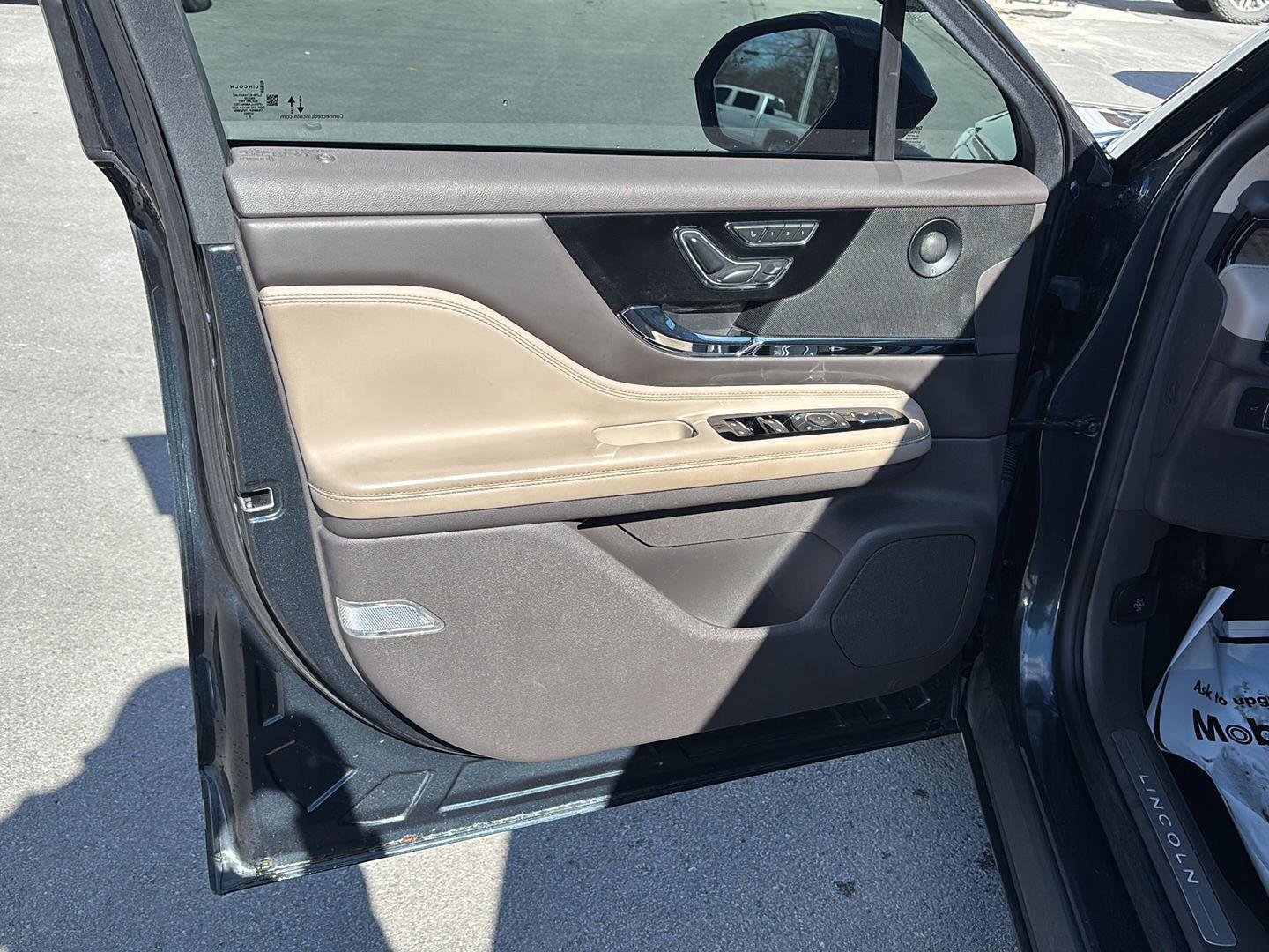 Used 2020 Lincoln Corsair Reserve w/ Equipment Group 202A image 15