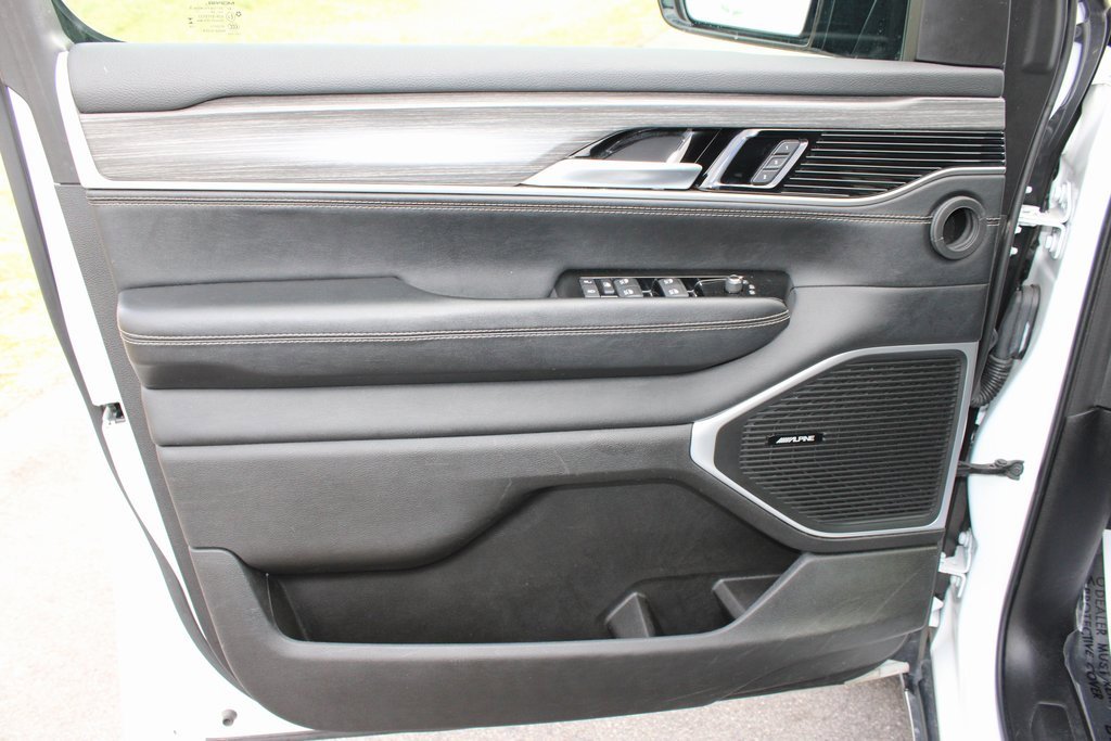 Used 2024 Jeep Wagoneer L Series II image 10