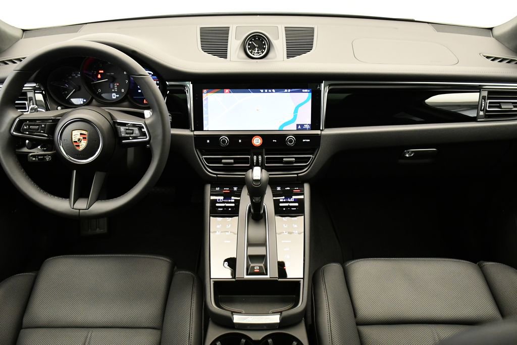 Used 2025 Porsche Macan image 23