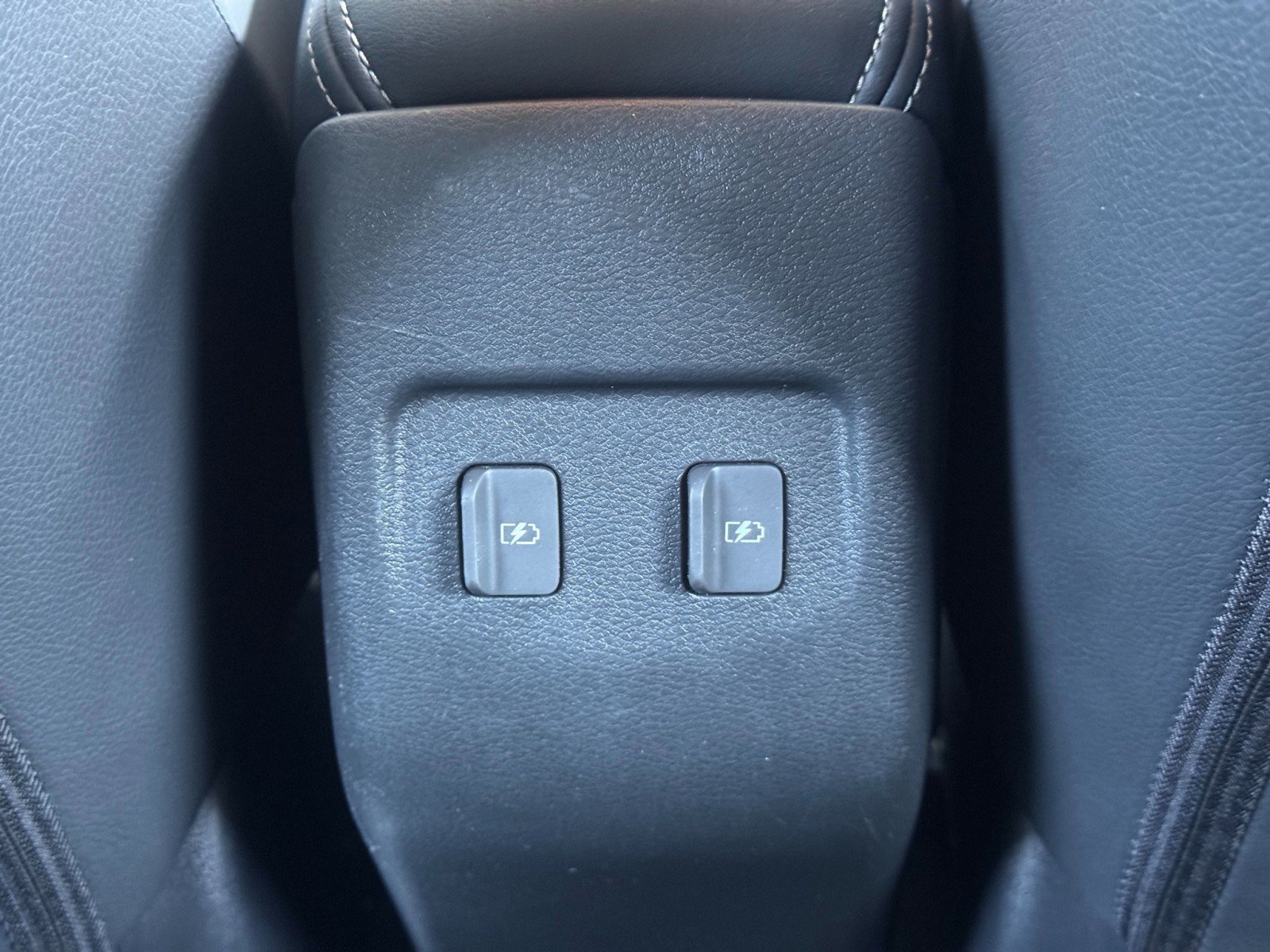 Used 2023 Nissan Kicks SR w/ SR Premium Package FWD image 30