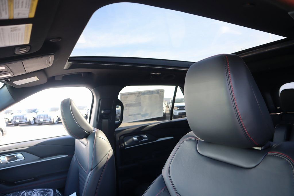 New 2026 Ford Explorer ST-Line w/ ST-Line Street Pack image 17