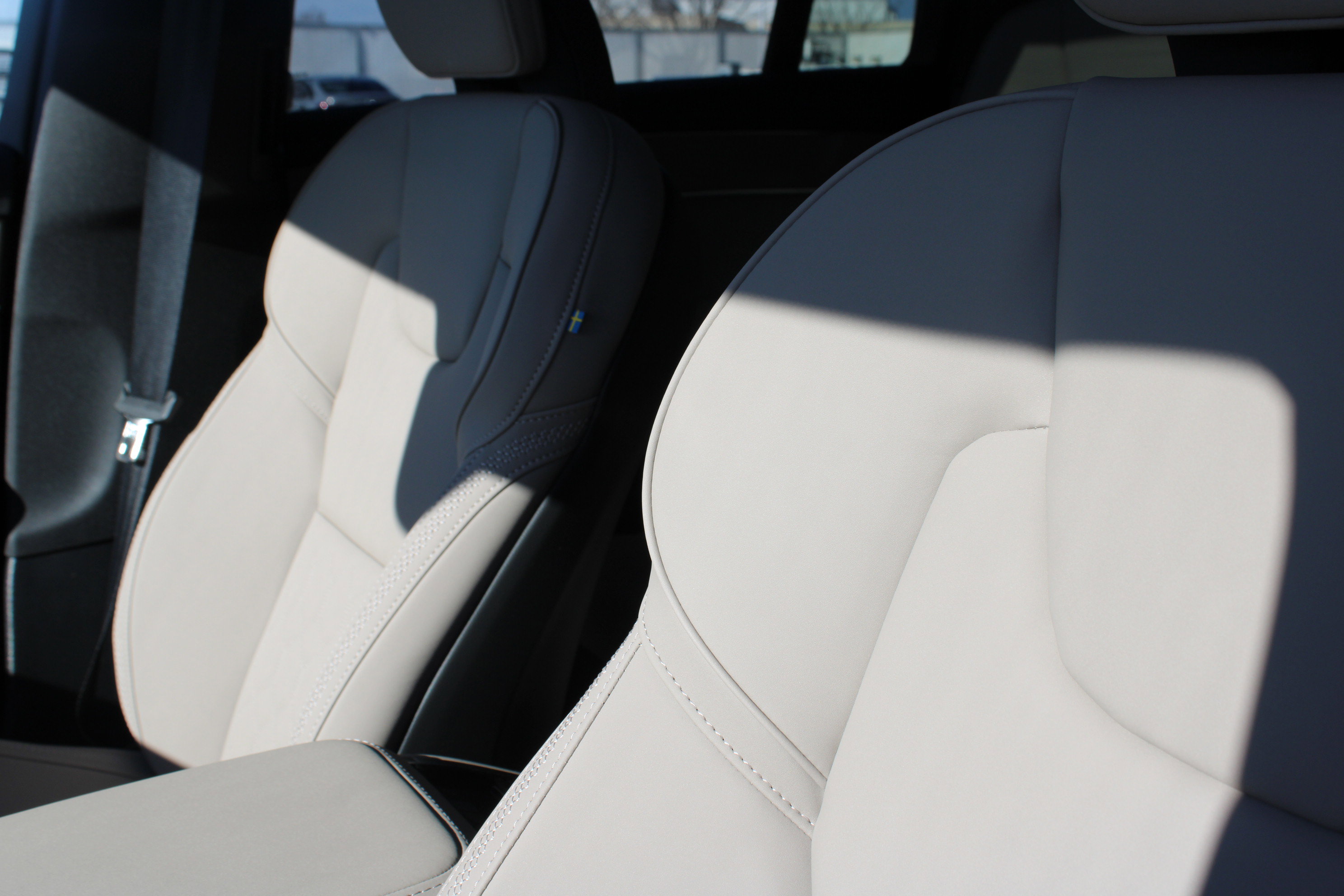 New 2026 Volvo XC90 T8 Plus w/ Protection Package Premier AWD/4WD image 12