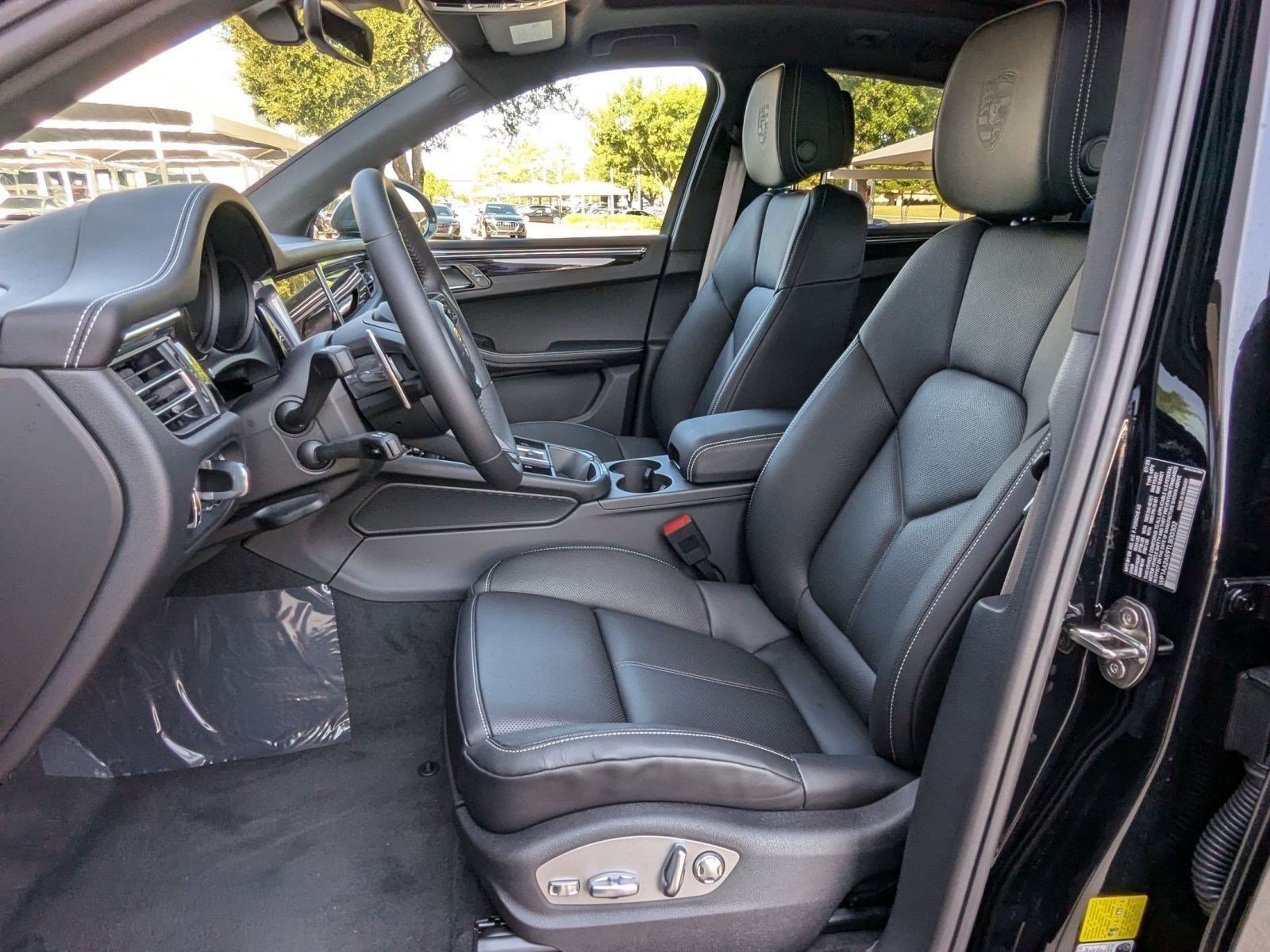 Certified 2026 Porsche Macan Turbo AWD/4WD image 5