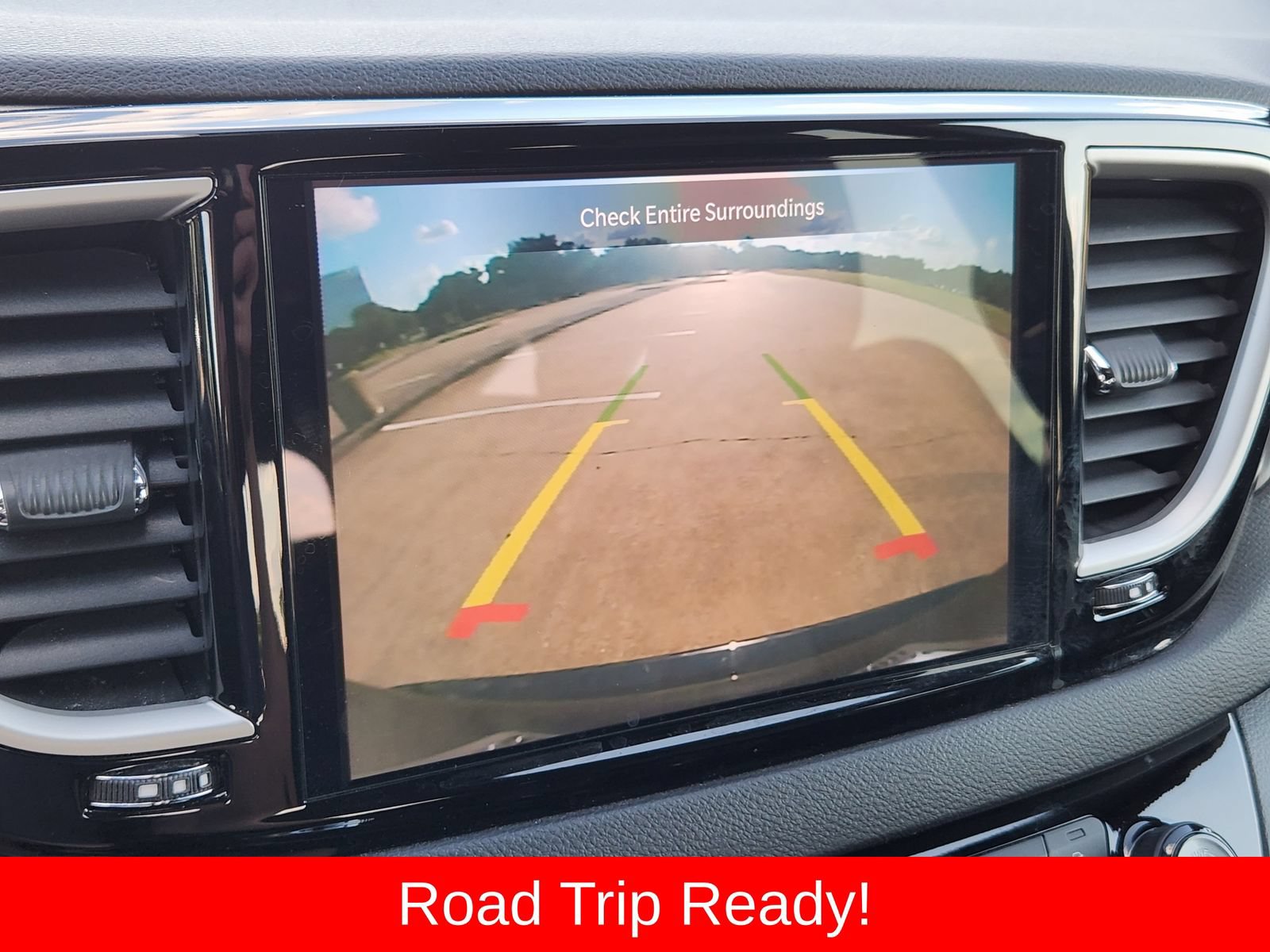 Used 2025 Chrysler Pacifica Select FWD image 25
