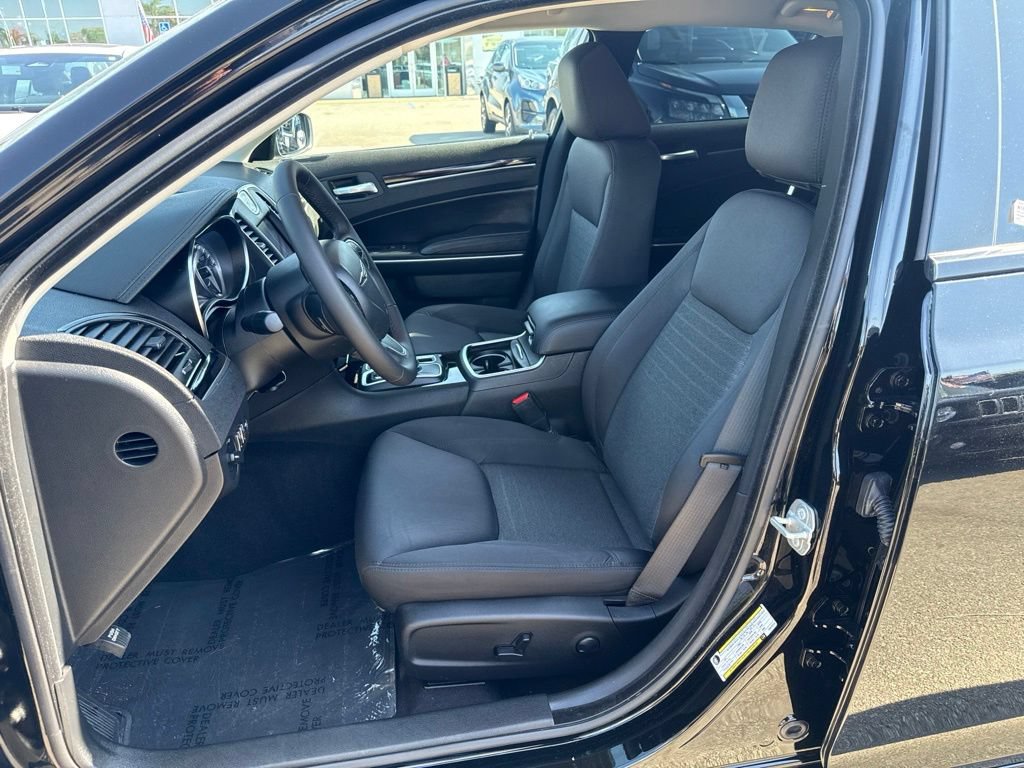 Used 2023 Chrysler 300 Touring w/ Sport Appearance Package RWD image 23
