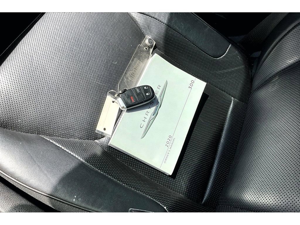 Used 2020 Chrysler 300 Limited RWD image 14
