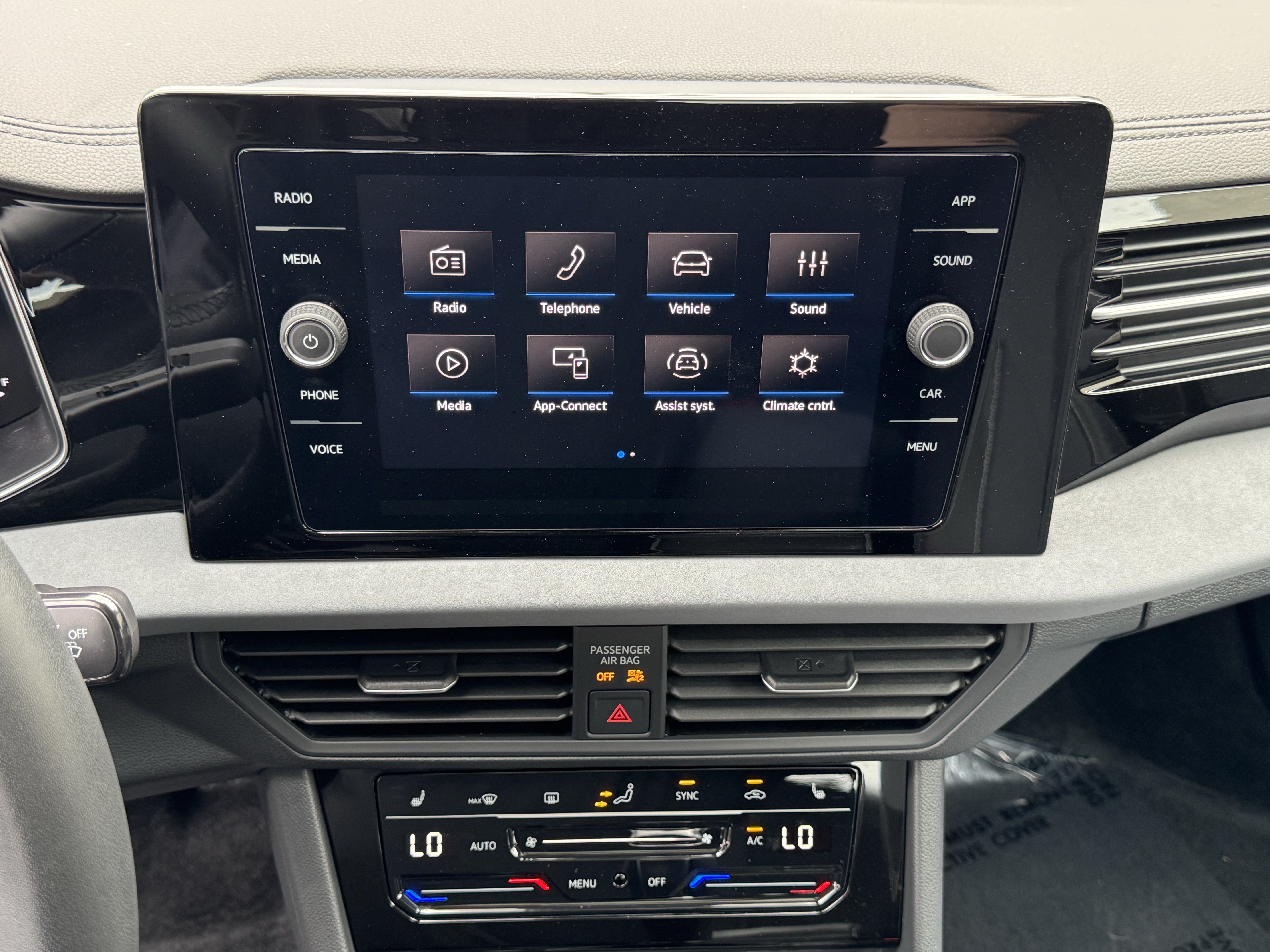 Used 2026 Volkswagen Jetta SE FWD image 23