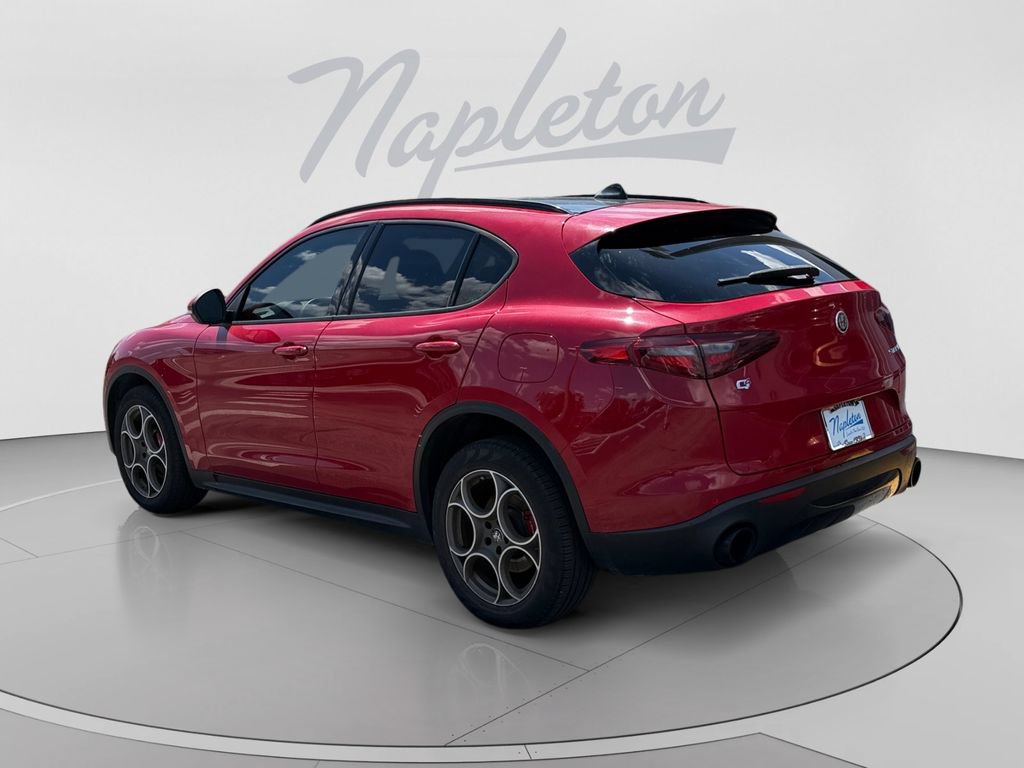 Used 2023 Alfa Romeo Stelvio Sprint AWD/4WD image 3