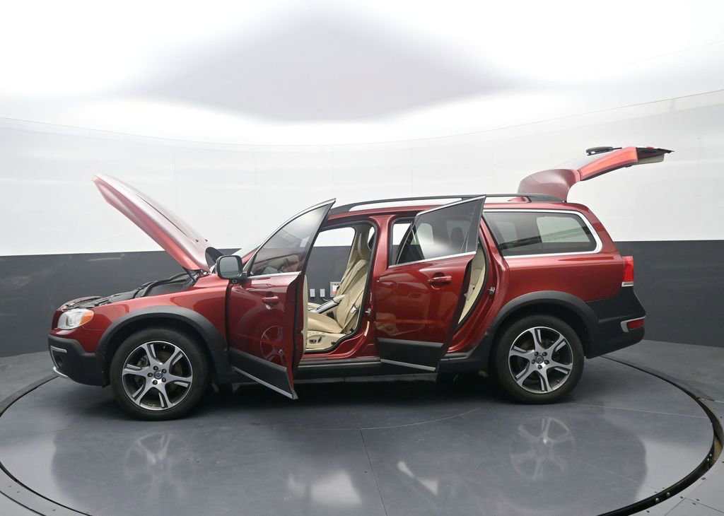 Used 2015 Volvo XC70 T6 w/ Proximity Package AWD/4WD image 40