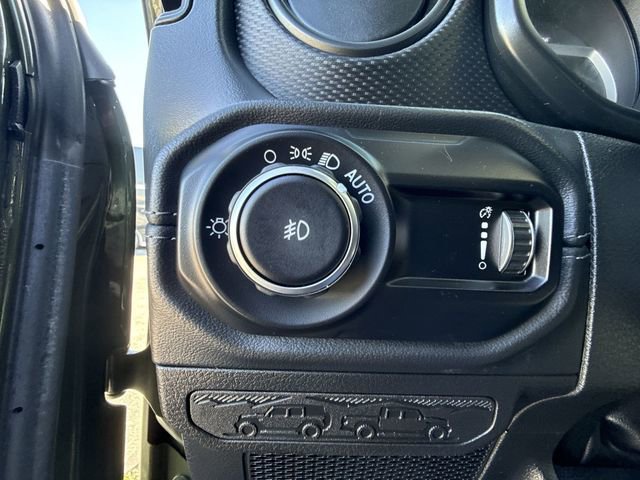 Used 2024 Jeep Wrangler Unlimited Rubicon w/ Technology Group image 17