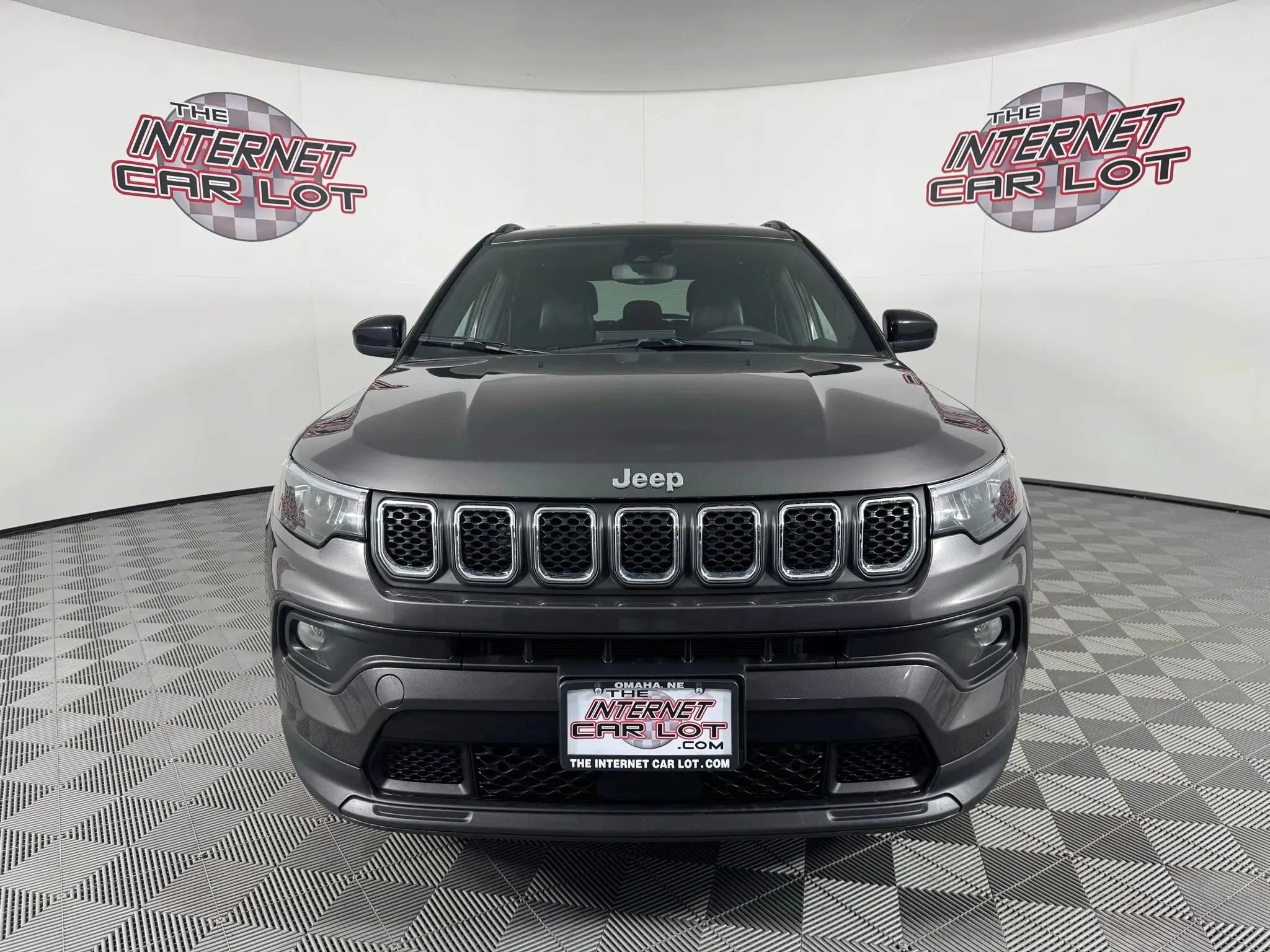 Used 2024 Jeep Compass Latitude AWD/4WD image 2