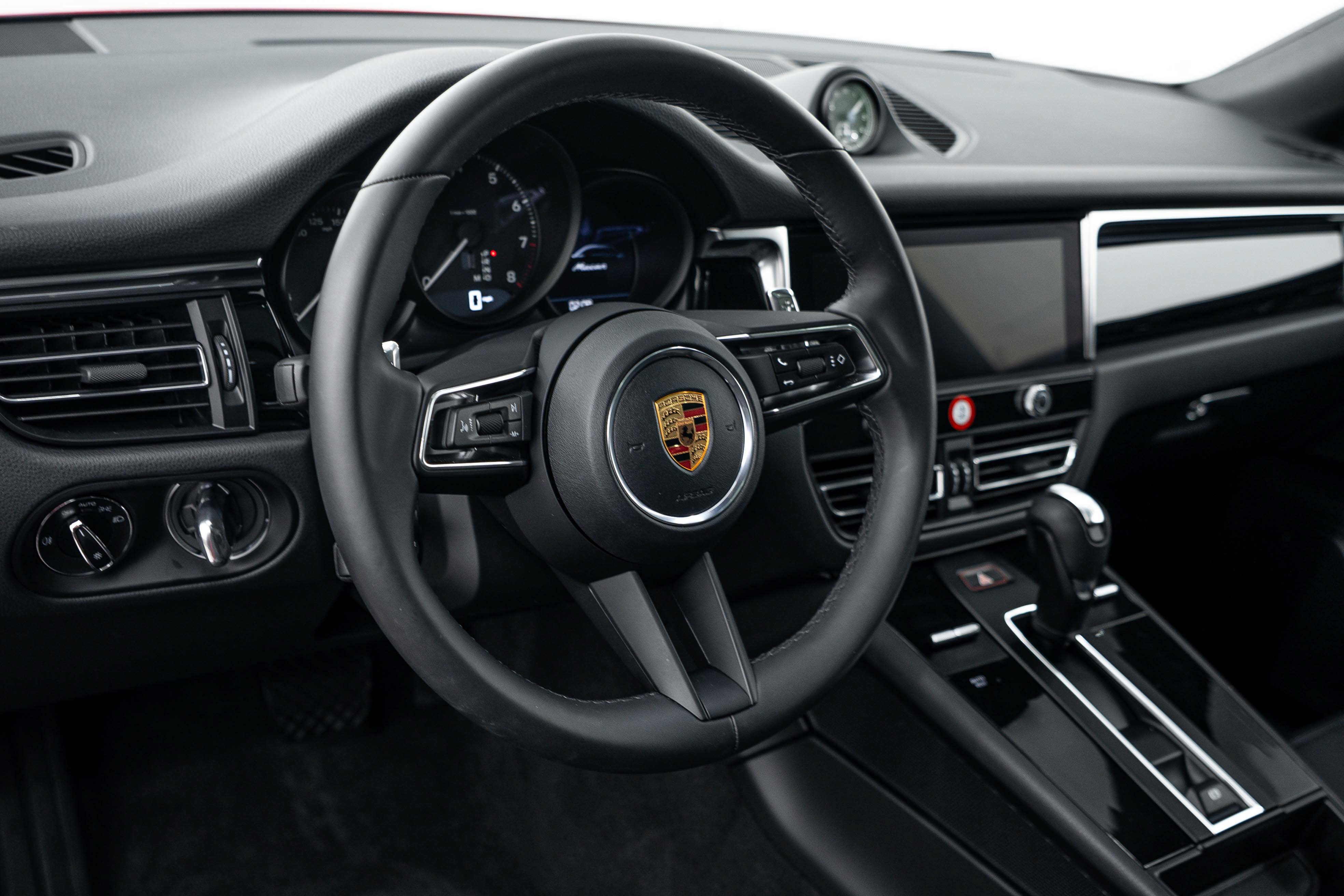 Certified 2026 Porsche Macan AWD/4WD image 18