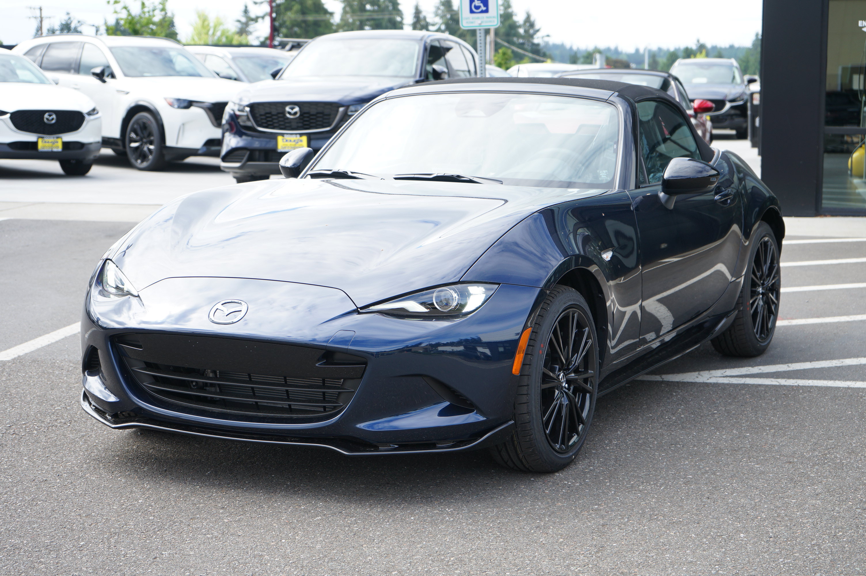New 2026 MAZDA MX-5 Miata Club w/ Interior Package RWD image 9