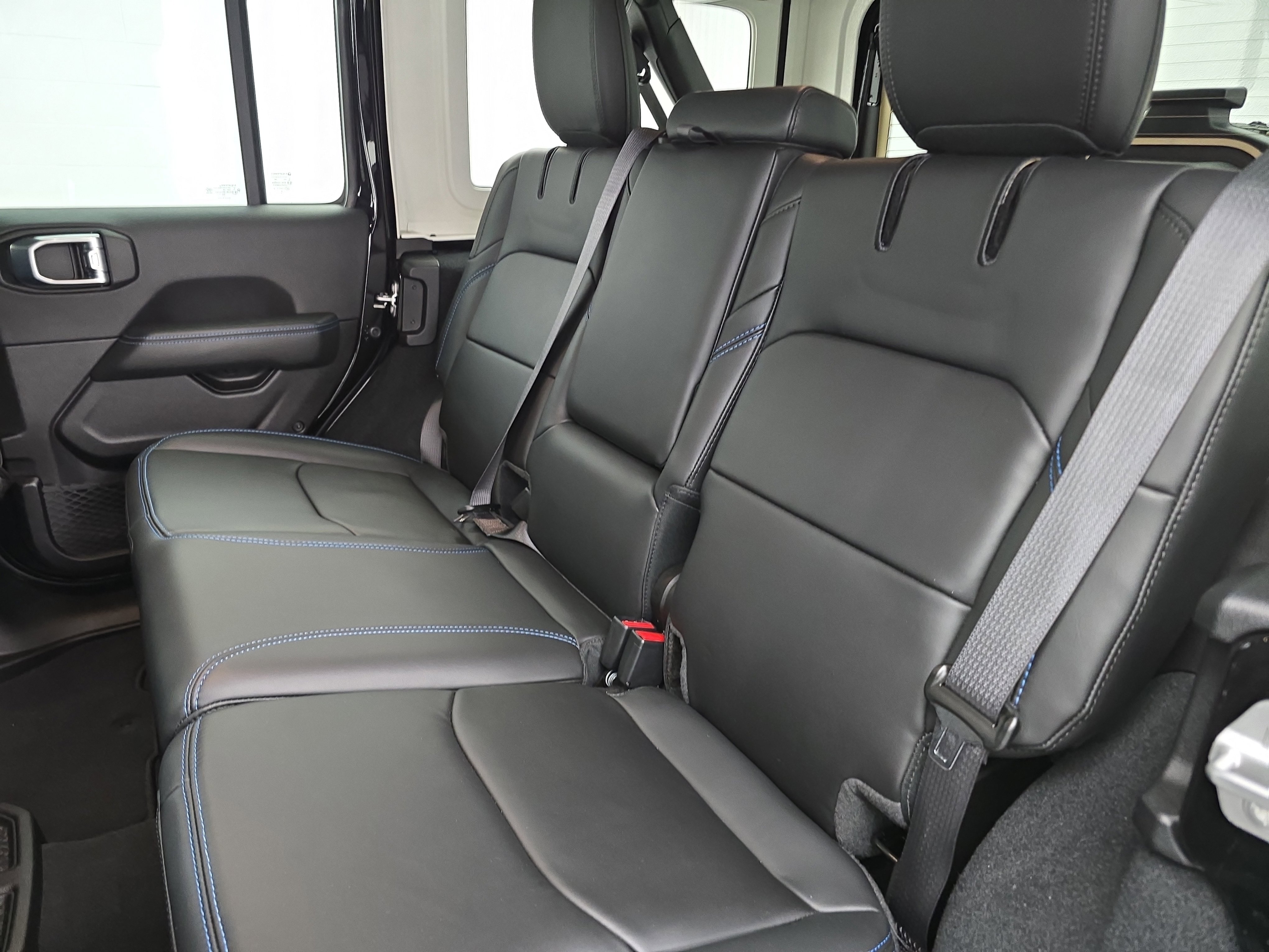 Used 2024 Jeep Wrangler Unlimited Rubicon 4xe w/ Technology Group image 13