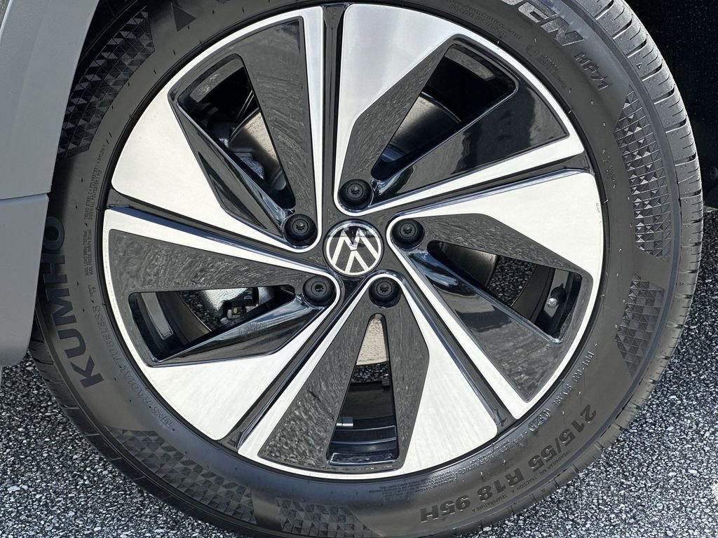 New 2025 Volkswagen Taos SE image 10