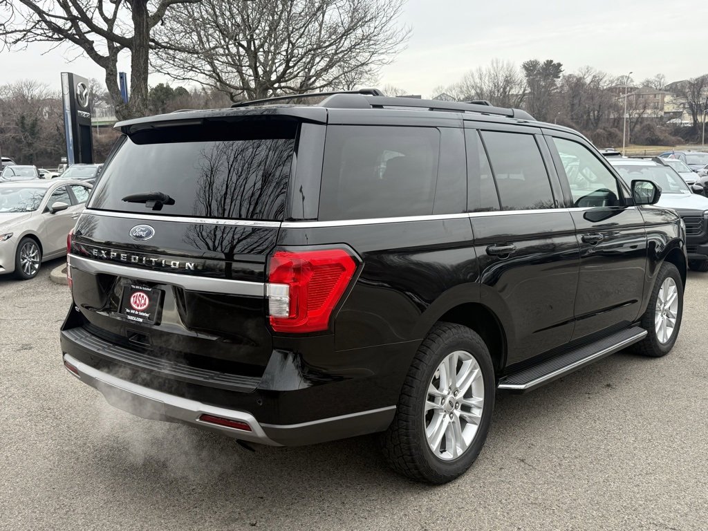 Used 2022 Ford Expedition XLT image 6