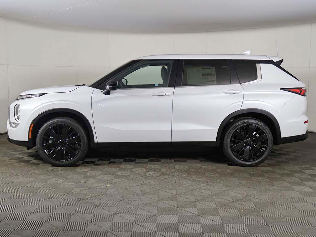New 2026 Mitsubishi Outlander LE AWD/4WD image 17