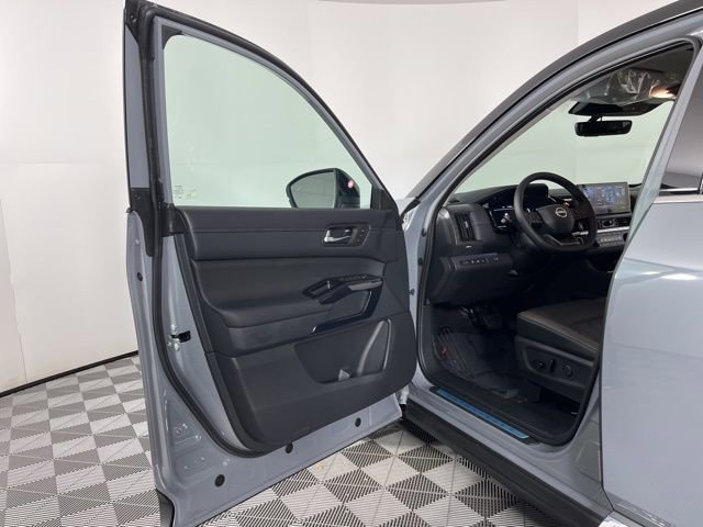 New 2026 Nissan Pathfinder Platinum w/ Accent Package image 16