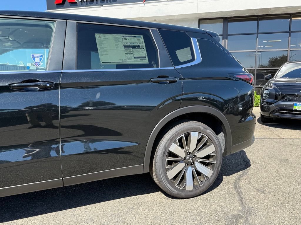 New 2026 Mitsubishi Outlander FWD image 6