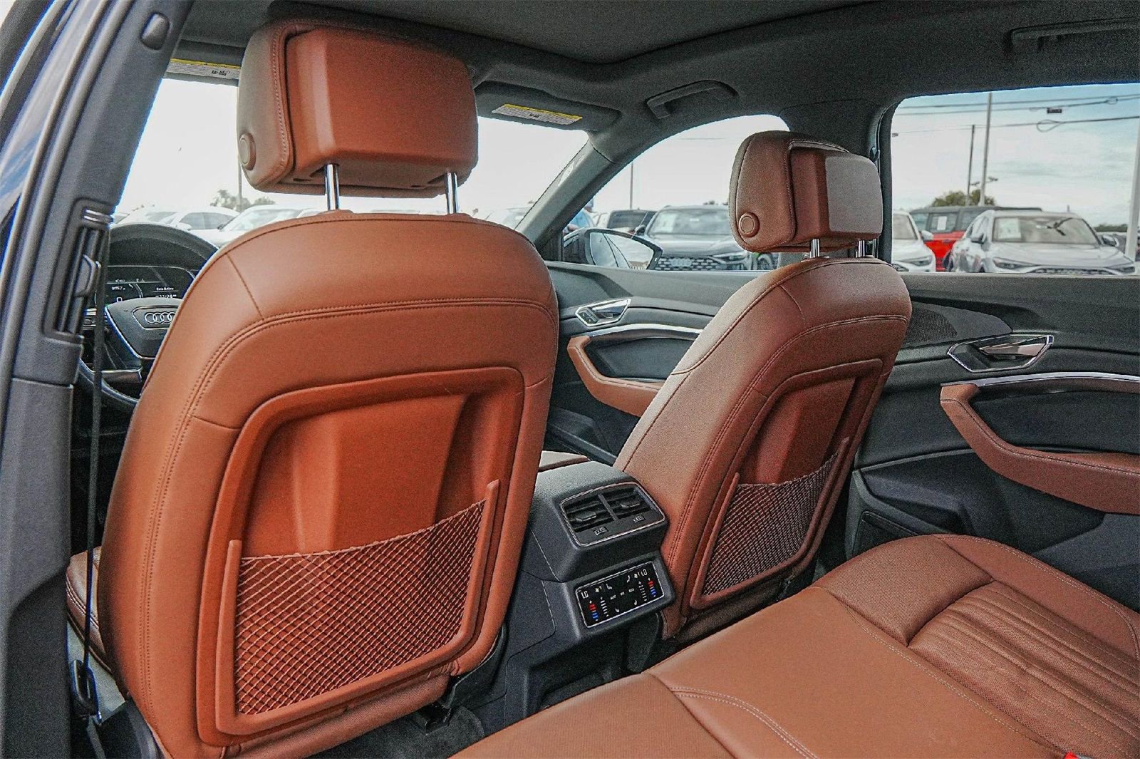 Used 2024 Audi Q8 e-tron Premium Plus image 27