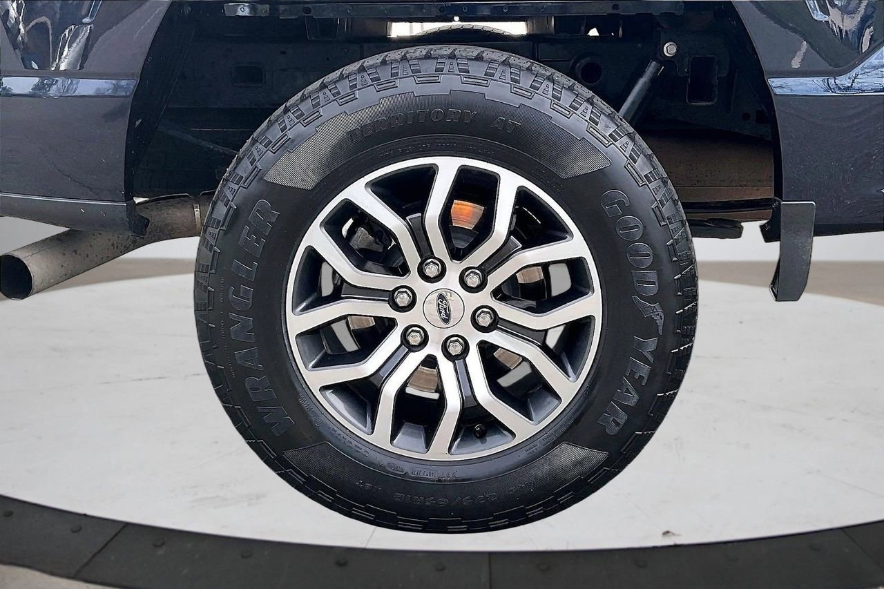 Used 2022 Ford F150 Lariat w/ Trailer Tow Package image 37