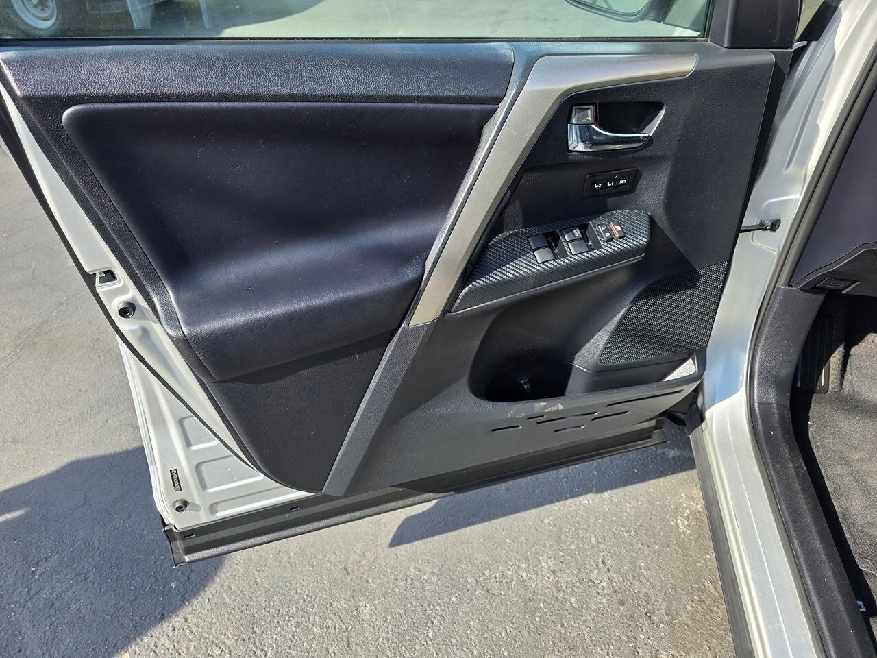 Used 2013 Toyota RAV4 Limited FWD image 21