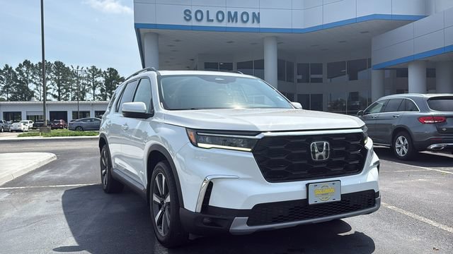 Used 2023 Honda Pilot Touring image 1