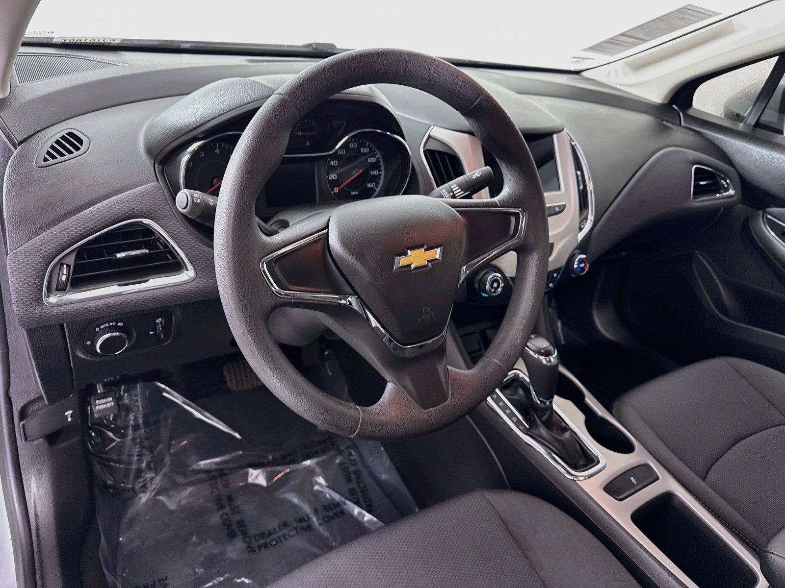 Used 2018 Chevrolet Cruze LS FWD image 4