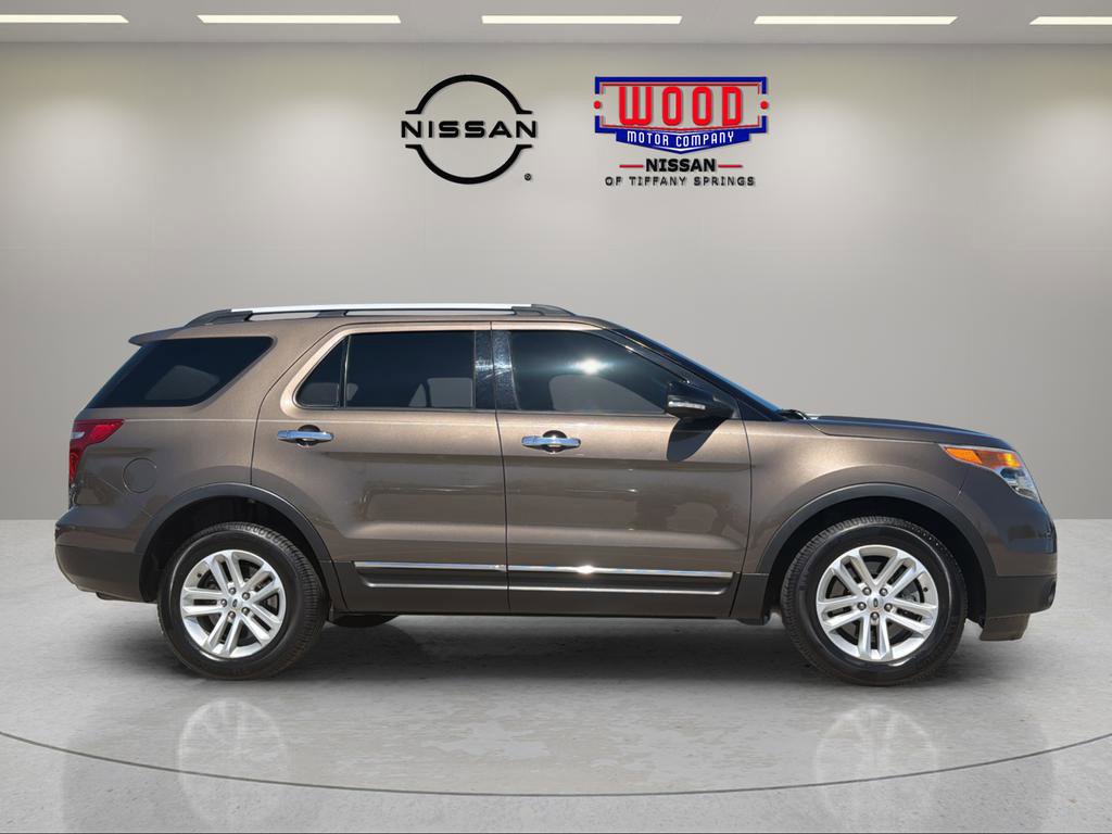 Used 2015 Ford Explorer XLT w/ Equipment Group 202B image 2